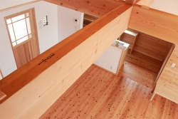 無垢の木と漆喰で作る自然素材のもくせい工舎の家・山香町・ロフト