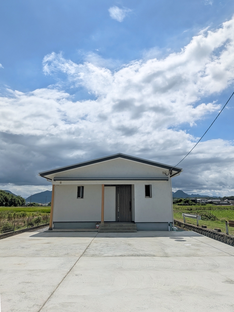 無垢の木と漆喰で建てるもくせい工舎の自然素材の家・宇佐市城井・外観