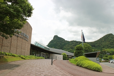 武雄市立図書館