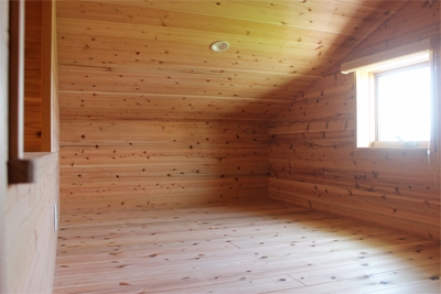 自然素材の木の家のロフト