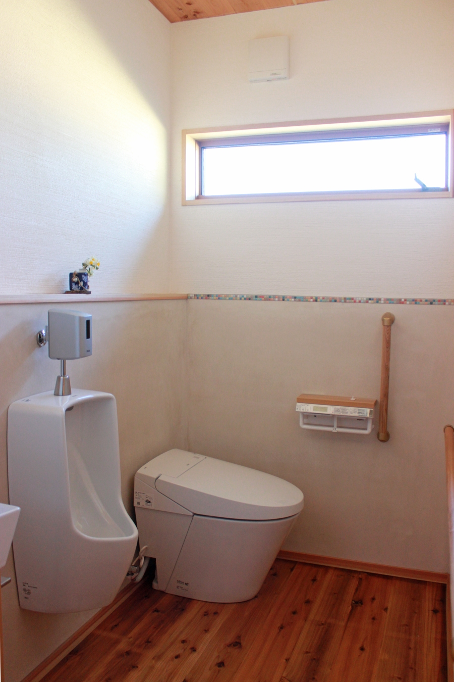 無垢の木と漆喰で建てるもくせい工舎の自然素材の家・トイレ